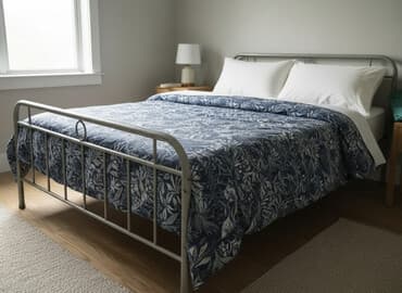 Metalni ram kreveta sa uzglavljem, sa dušekom. - Dimenzije