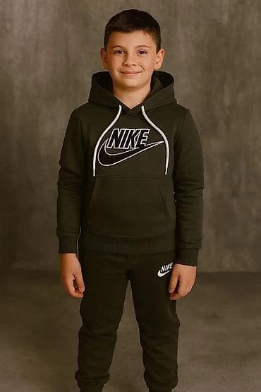 Dečiji komplet trenerke sa kapuljačom (gornji deo + donji deo) -