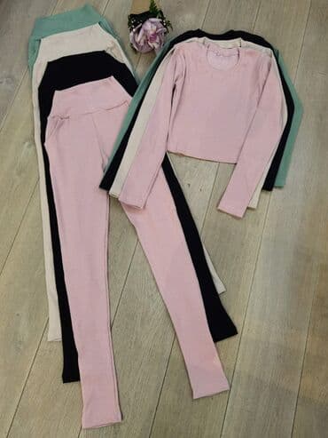 prodaja zenskih kompleta: Komplet: 2200 dinara — 3