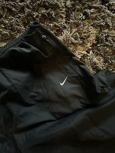 gucci trenerke: Trenerka Nike, bоја - Crna — 4