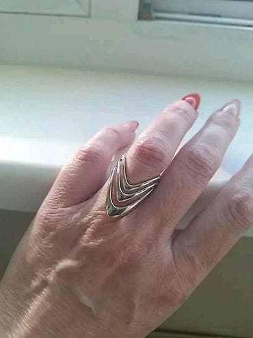 prsten oce nas: Ženski prsten podesiv
Cena:1600 din 
💋 — 2