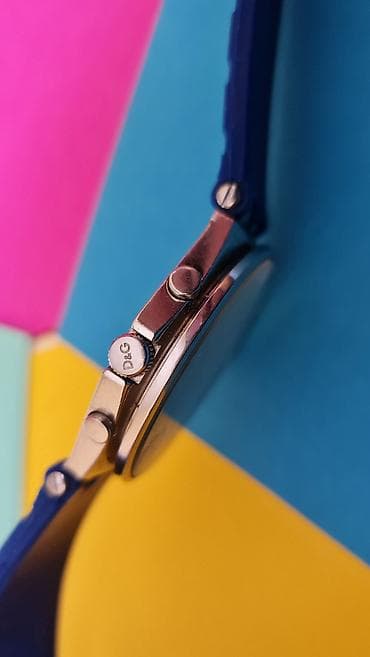 srebrne sandale sa cirkonima: D&G analogni ručni sat sa plavim kaišem - Brend/logo: D&G na — 6