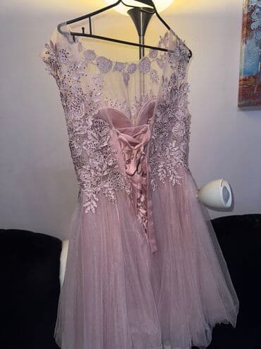 crop top h m: Elegantna haljina u puder‑roze boji - Kroj: kratka A‑linija, raskošan — 4