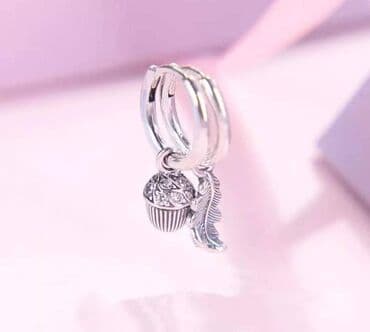 minđuše pandora: Pandora minđuše
Dobija se u kutijici
Cena:2000din — 2