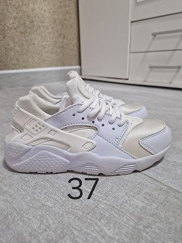 Trainers: Ženske patike, broj 37. - Model sa debljim đonom i karakterističnim — 1