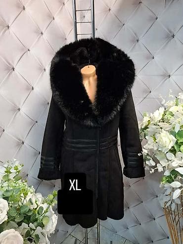 Crni ženski kaput sa bogatom krznenom kragnom - Veličina: XL