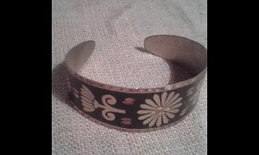 zlatni nakit: Lepa narukvica,crno-zlatne boje sa sarama i aplikacijama,veoma — 1