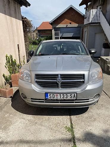 carsun: Dodge Caliber, sivi metalik, hečbek sa 5 vrata. Glavne — 3