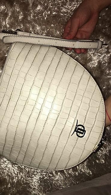 postava za torbe: Polukružna ženska torba preko ramena, bež/ekru boje, sa utisnutim — 2