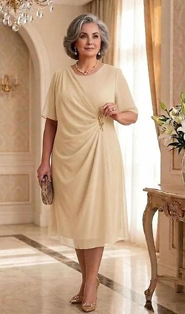 Skafanderi: Elegantna ženska haljina do kolena sa ukrasnom broš-aplikacijom - — 5