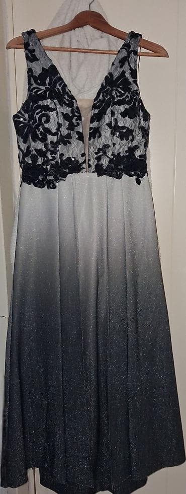 Svečana duga haljina bez rukava - Gornji deo: duboki V izrez napred i