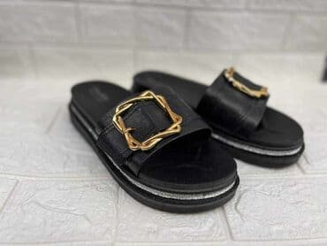 crocs zenske klompe: 36-40
1600 din
Roba sa kosova — 1