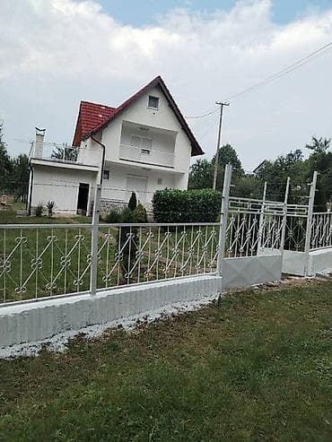 Stambeni objekat je renoviran potpuno iznutra i spolja, ograđen plac na lalafo.rs Stambeni objekat je renoviran potpuno iznutra i spolja, ograđen plac
