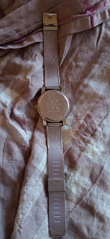 Ostali aksesoari: Calvin Klein sat — 3