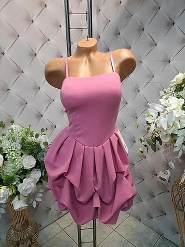 Haljine: Koktel haljina sa tankim bretelicama i skulpturalnom suknjom - Model — 7