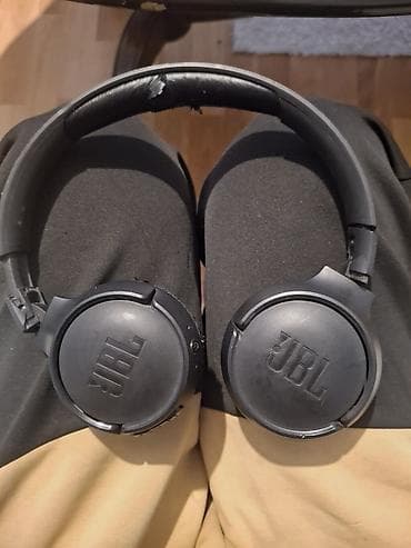 JBL bežične on‑ear slušalice - Brend/model: JBL (logotip na obe