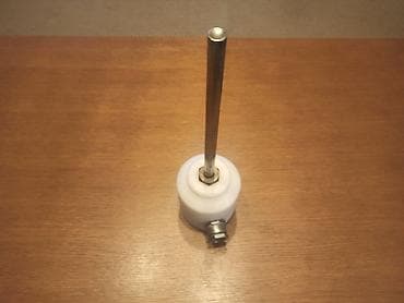 Nameštaj: Termostat u vodootpornom kućištu sa sondom. Sonda je dužine 20m — 4