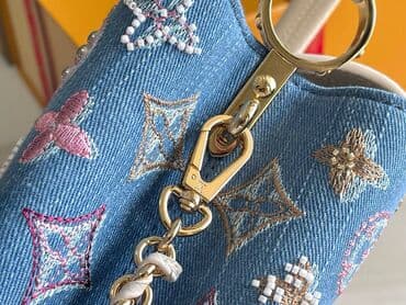 apple beograd: Elegantna torbica, Louis Vuitton, Materijal: Platno — 3