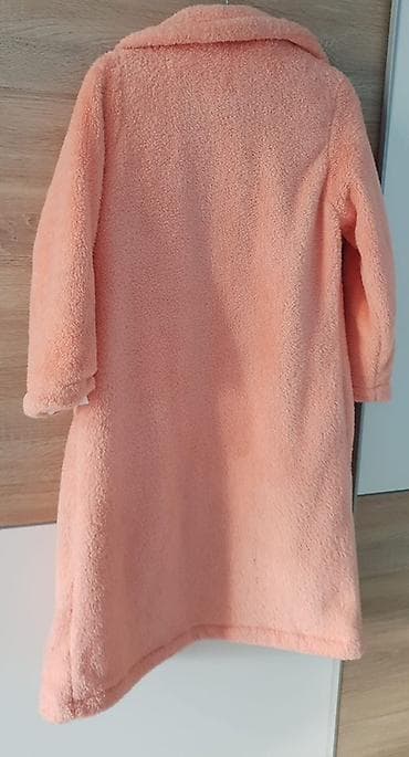 Jakne, Kaputi, Prsluci: Ženski teddy kaput, breskva/losos roze boje. - Dužina: midi (ispod — 3