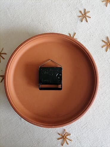 dexy co bicikle za decake: The Original Suffolk Timepiece - Henry Watson Pottery Na prodaju — 3