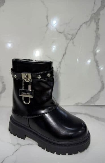 Sweatpants: Ankle boots — 3