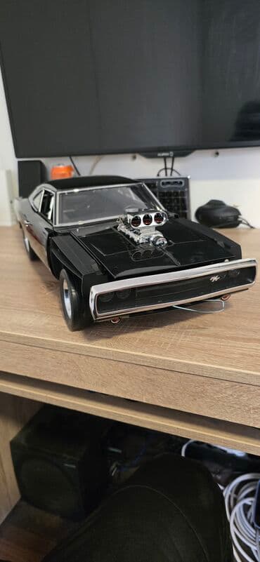 only fools and horses online sa prevodom: Crni model automobila Dodge Charger iz 1969. godine, poznat po svom — 5