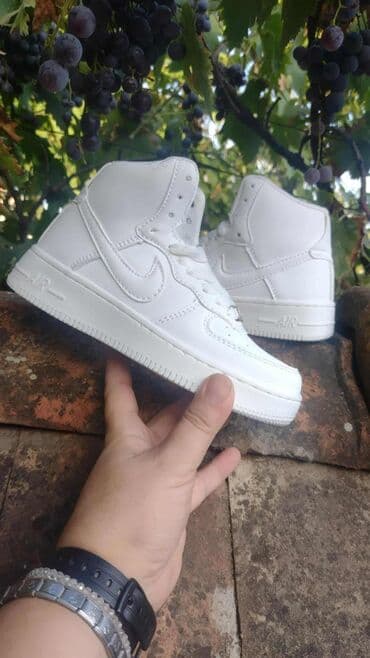 Dečije patike – visoki model, bele - Klasičan visoki kroj sa pertlama