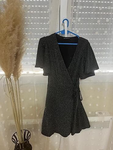 Haljina na preklop, univerzalna, najbolje za XS/S,bez oštećenja,jednom na lalafo.rs Haljina na preklop, univerzalna, najbolje za XS/S,bez oštećenja,jednom