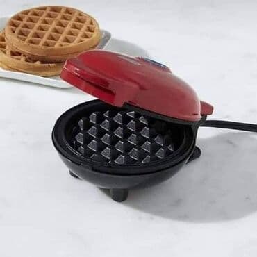 mini aparat za vafle: Mini aparat za galete
350w
CENA 1850 din — 1