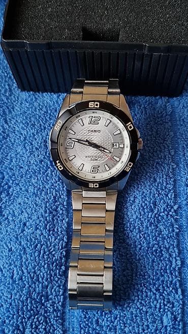 pilotski sat: Casio muški analogni ručni sat - Model iz serije Casual/Sports sa — 1