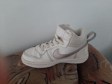 Children's Items: Dečje sportske patike Nike, srednje visine (mid), u svetloj — 1