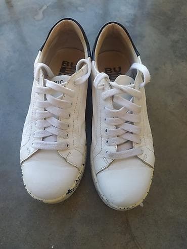 Men's Clothing: Dve vrste obuće: 1) Bele patike sa pertlama - Klasičan nizak model sa — 2