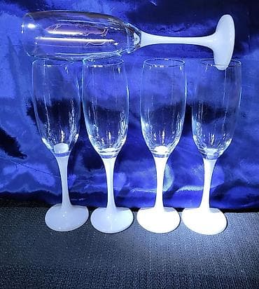 čaše za kuvano vino: Case,nove,vintaz za vino. Case za vino,sve na njima odsjaj od svetla — 2