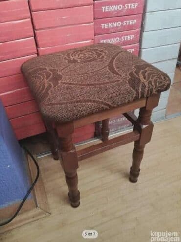 Kreveti: Hoklice 30€ slanje bexom

visina 55cm sediste 35x35 — 6