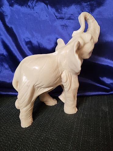 kalendar 1982 godine: Figura nova slona,itakijanski alabaster 1970/80ta godina. Masivna — 7
