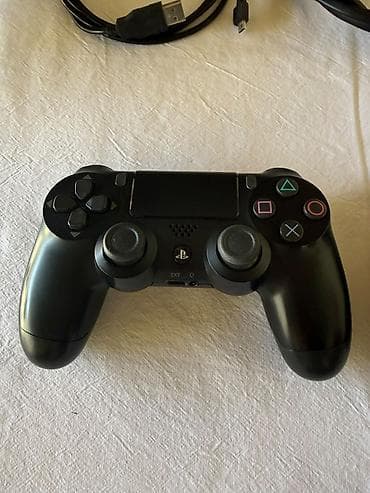 bagat mašina za šivanje: Soni PS 4 1Tb (sa tri dzojstika) i 19 igrica. Ocuvan i bez ostecenja — 6