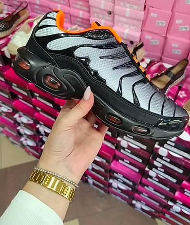 41-45
Cena 3800 din 🍍📌📌