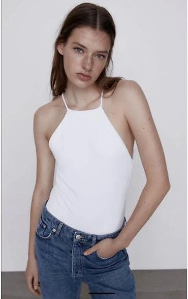 Beli ženski bodi sa tankim bretelama i halter izrezom - Model