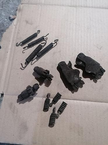 Stelaže i paknova za BMW E39 – komplet zadnjih doboš kočnica Opis: -