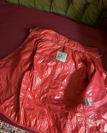 pull and bear kozna jakna: Moncler ženska jakna,koral crvena, lagana i sjajna završna obrada. - — 4