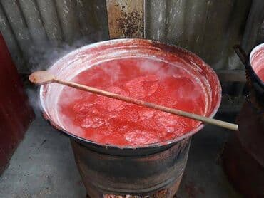 Sauces & spices: Prodajem domaći kuvani paradajz u staklenoj ambalaži, cena 250 din/L — 1