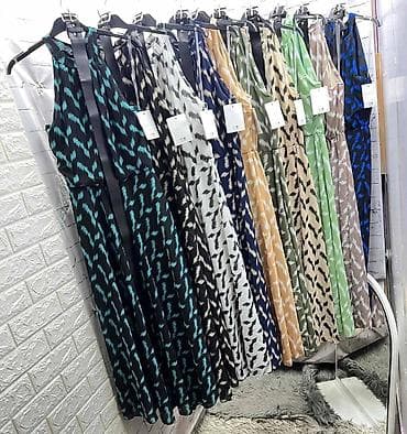 leprsave letnje haljine: Duga lepršava haljina bez rukava sa visokim, halter izrezom i — 3