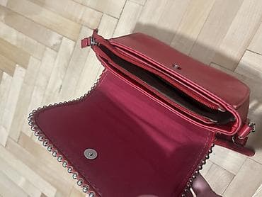massimo duti: Crvena crossbody torba sa lancem i zakovicama - Materijal: glatka — 2
