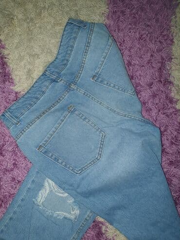 Ženske farmerke – svetloplavi denim - Kroj: uske (skinny), visok