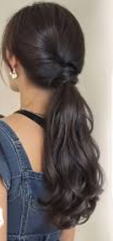 kožna jakna s: Ekstenzija za kosu – svetlo smeđa, talasasta. - Dužina: 51 cm - Sistem — 3