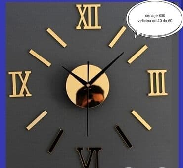 Zidni sat rimski sa crticama boje crvena zlatna crna i siva. Materijal