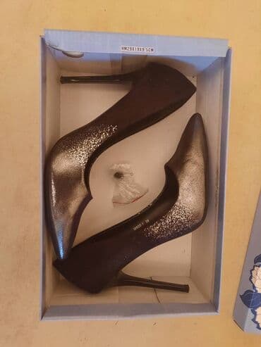 srebrna ogrlica sa krsticem: Pumps, 39 — 25