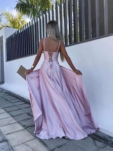 Haljine: Duga haljina
S M L
3000 din — 2