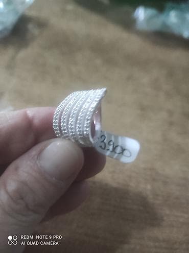 lace front perike: Srebrni prsten sa višeslojnim talasastim dizajnom - Širok front sa — 1