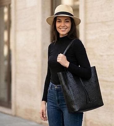 desigual torbe sniženje: Elegantna crna tote torba - Materijal: glatka eko-koža sa laserski — 1